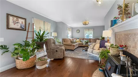 431 Lombar St, Iberia, MO 65486