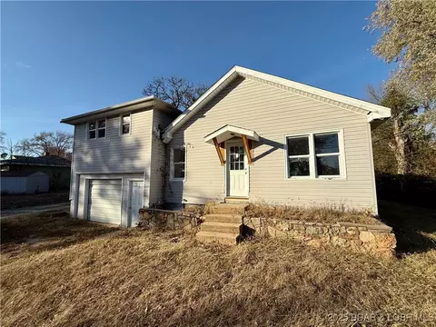 Exterior - 205 5th St, Stover, MO 65078 photo 4 of 5