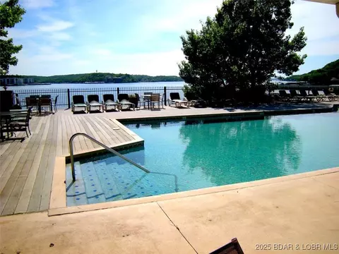 Exterior - 910 E Harbour Towne Dr #E-910, Lake Ozark, MO 65049 photo 4 of 10