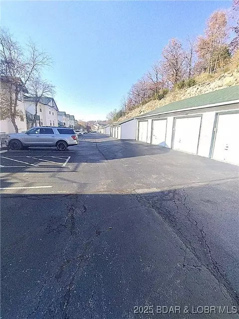 Exterior - 910 E Harbour Towne Dr #E-910, Lake Ozark, MO 65049 photo 8 of 10