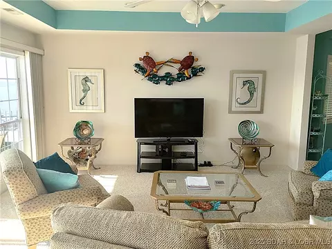 Living - 910 E Harbour Towne Dr #E-910, Lake Ozark, MO 65049 photo 3 of 4
