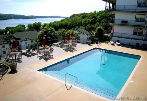 Exterior - 910 E Harbour Towne Dr #E-910, Lake Ozark, MO 65049 photo 5 of 10