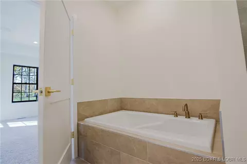 Bath - 18 Lady Bug Ln, Camdenton, MO 65020 photo 3 of 4