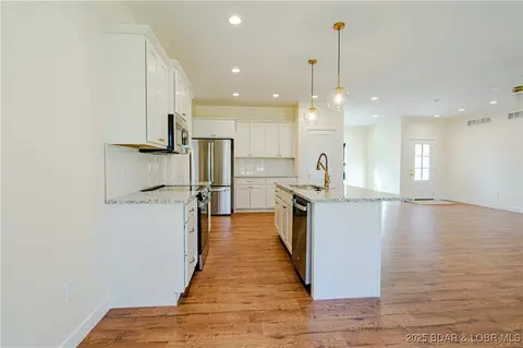 Kitchen - 18 Lady Bug Ln, Camdenton, MO 65020 photo 3 of 8