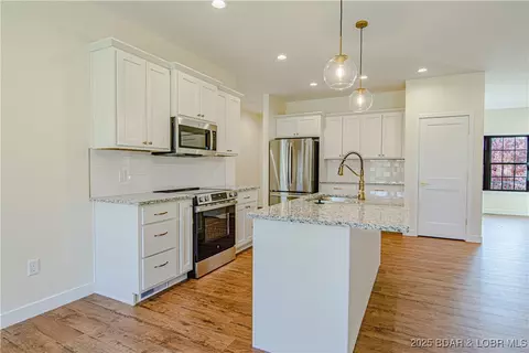 Kitchen - 18 Lady Bug Ln, Camdenton, MO 65020 photo 4 of 8