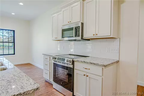 Kitchen - 18 Lady Bug Ln, Camdenton, MO 65020 photo 5 of 8