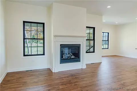 Living - 18 Lady Bug Ln, Camdenton, MO 65020 photo 5 of 6