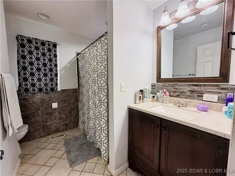 Bath - 50 Cave Dr, Eldon, MO 65026 photo 2 of 4