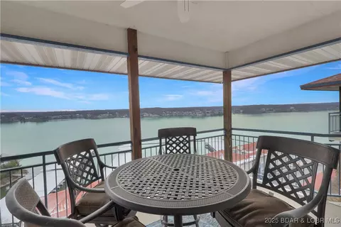 86 Palisades Lakeview Dr #4B, Lake Ozark, MO 65049