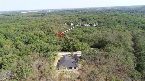 1349 Champion Dr, Sunrise Beach, MO 65079