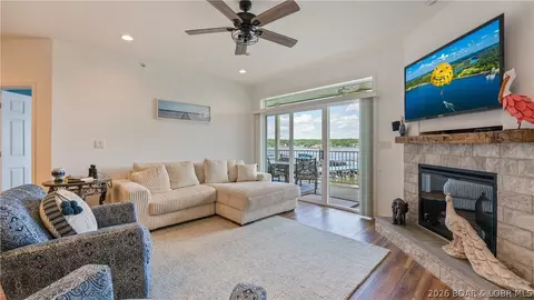 5450 Christopher Ln #413, Osage Beach, MO 65065