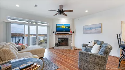 5450 Christopher Ln #413, Osage Beach, MO 65065