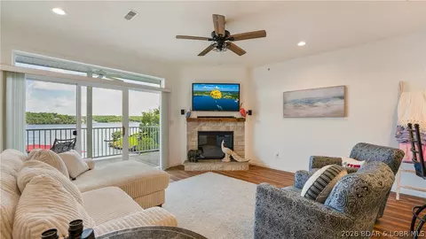 5450 Christopher Ln #413, Osage Beach, MO 65065