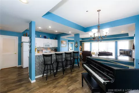 607 E Harbour Towne Dr #E-607, Lake Ozark, MO 65049