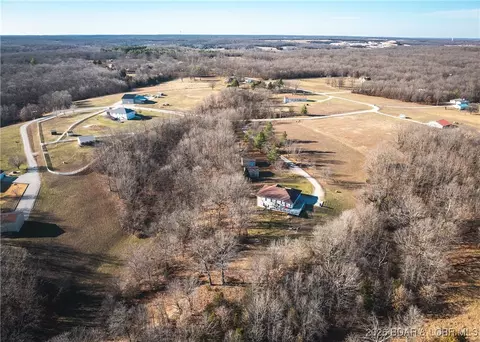 25421 Hideaway Ln, Lebanon, MO 65536