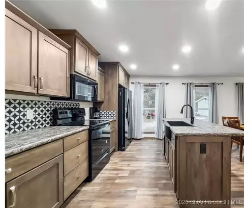 Kitchen - 73 Oldham Dr, Roach, MO 65787 photo 2 of 2