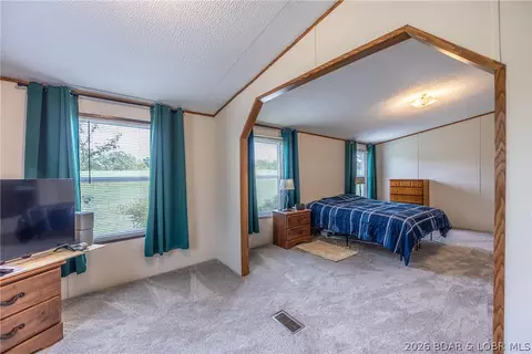 Bedroom - 34801 Drennon Chapel Rd, Edwards, MO 65326 photo 1 of 4