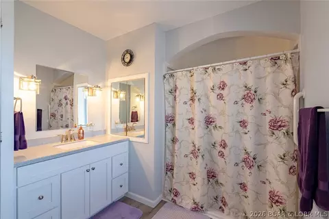 Bath - 25 View Dr, Camdenton, MO 65020 photo 2 of 6