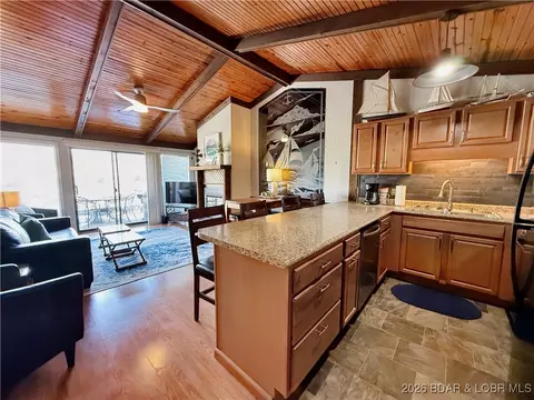 304 Southwood Shores Dr #4B, Lake Ozark, MO 65049