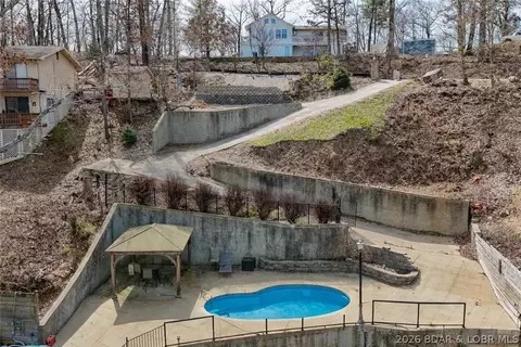 455 Four Winds Dr, Lake Ozark, MO 65049