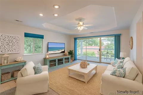 188 Charleston Dr #2A, Four Seasons, MO 65049