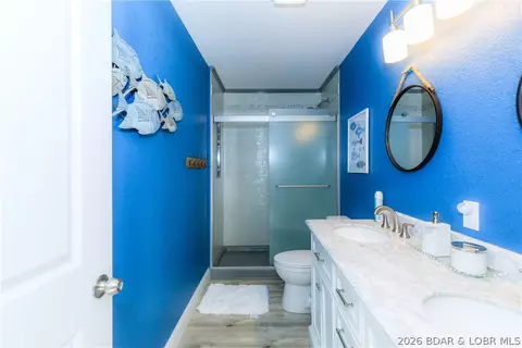 Bath - 11 Claw Dr, Camdenton, MO 65020 photo 3 of 5