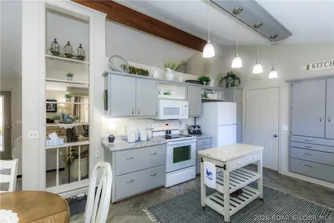 Kitchen - 39 Rustic Pl, Camdenton, MO 65020 photo 3 of 6