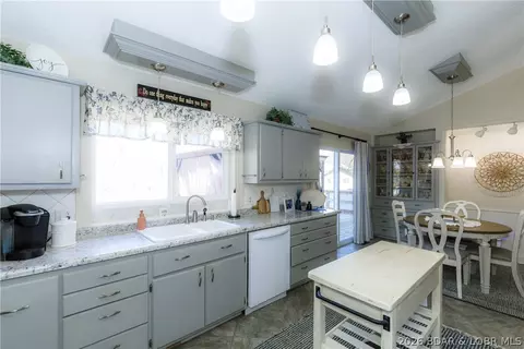 Kitchen - 39 Rustic Pl, Camdenton, MO 65020 photo 4 of 6