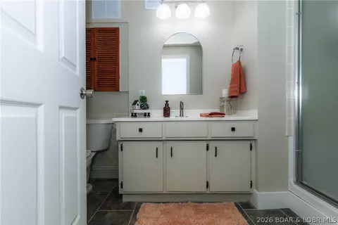 Bath - 39 Rustic Pl, Camdenton, MO 65020 photo 4 of 5