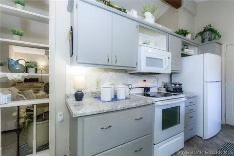 Kitchen - 39 Rustic Pl, Camdenton, MO 65020 photo 6 of 6