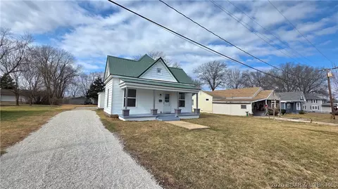 305 S Maple St, Versailles, MO 65084 photo 1