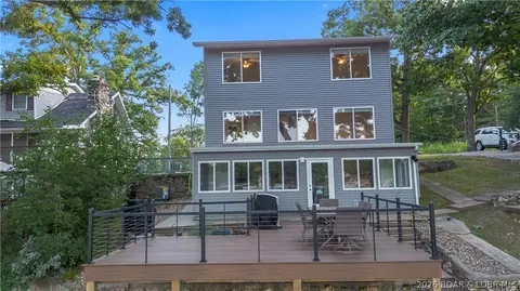 522 Highly Dr, Sunrise Beach, MO 65079