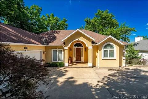 858 Via Del Lago Dr, Sunrise Beach, MO 65079