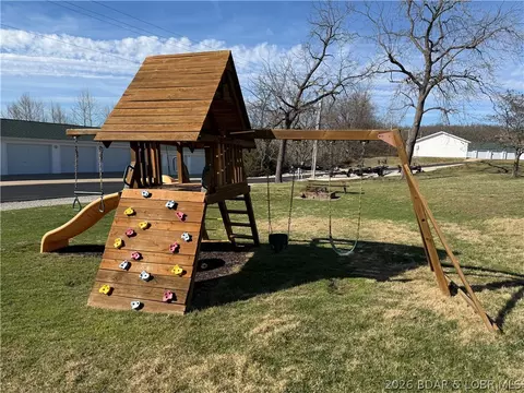 Exterior - 575 Park Place Dr #2B, Kaiser, MO 65047 photo 6 of 6