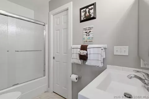 Bath - 575 Park Place Dr #2B, Kaiser, MO 65047 photo 1 of 1
