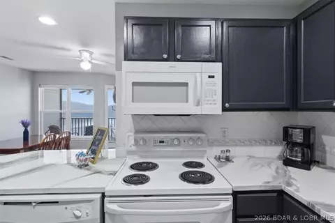 Kitchen - 575 Park Place Dr #2B, Kaiser, MO 65047 photo 4 of 4