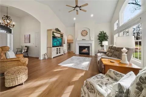 13 Avilia Dr, Sunrise Beach, MO 65079
