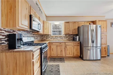 Kitchen - 31048 Broken Circle Rd, Stover, MO 65078 photo 5 of 5