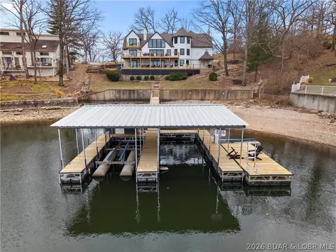 1729 Chimney Pt, Sunrise Beach, MO 65079