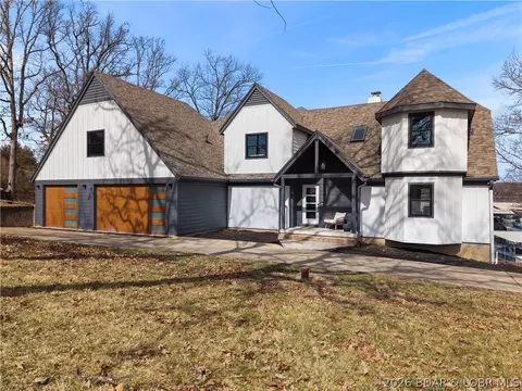 1729 Chimney Pt, Sunrise Beach, MO 65079