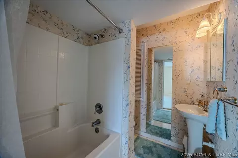 Bath - 41 Island View Rd, Eldon, MO 65026 photo 4 of 5