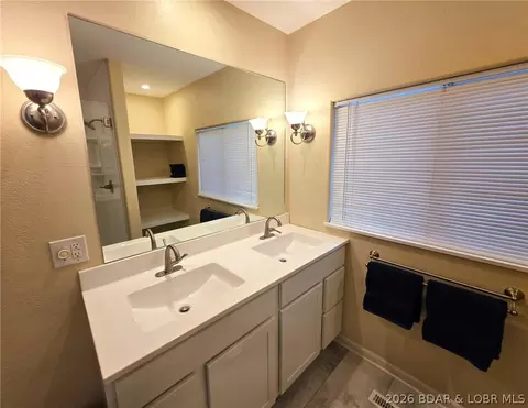 Bath - 41 Island View Rd, Eldon, MO 65026 photo 2 of 5
