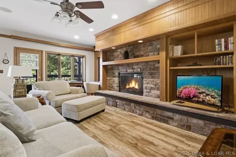 5940 Baydy Peak Rd #917, Osage Beach, MO 65065