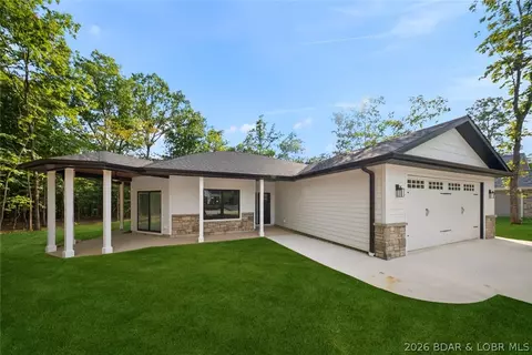 535 Grand Point Blvd, Sunrise Beach, MO 65079