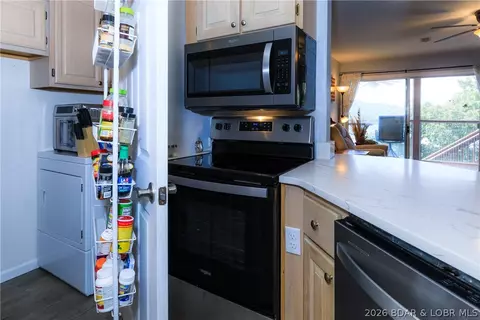 Kitchen - 601 Park Place Dr #1A, Kaiser, MO 65047 photo 4 of 5