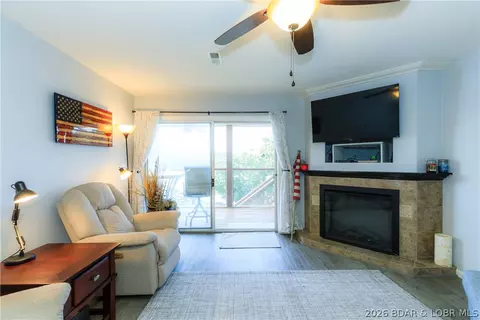 Living - 601 Park Place Dr #1A, Kaiser, MO 65047 photo 2 of 4