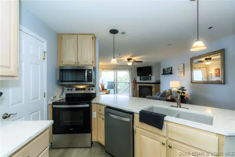 Kitchen - 601 Park Place Dr #1A, Kaiser, MO 65047 photo 2 of 5
