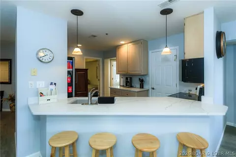 Kitchen - 601 Park Place Dr #1A, Kaiser, MO 65047 photo 3 of 5