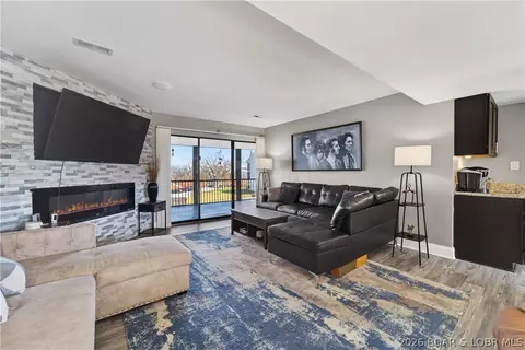23 E Casa Seville Dr #175-2B, Lake Ozark, MO 65049