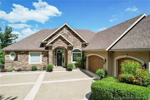 1163 Beacon Pointe Cir, Lake Ozark, MO 65049